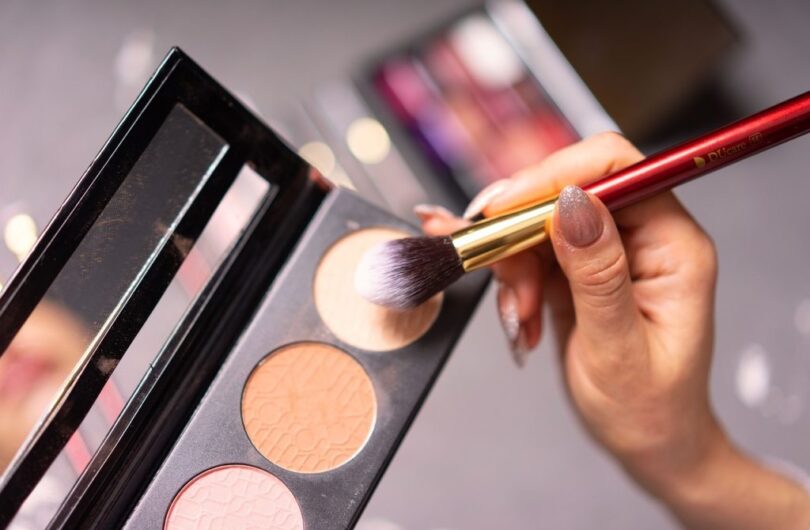 Comment_faire_tenir_son_maquillage_plus_longtemps ?